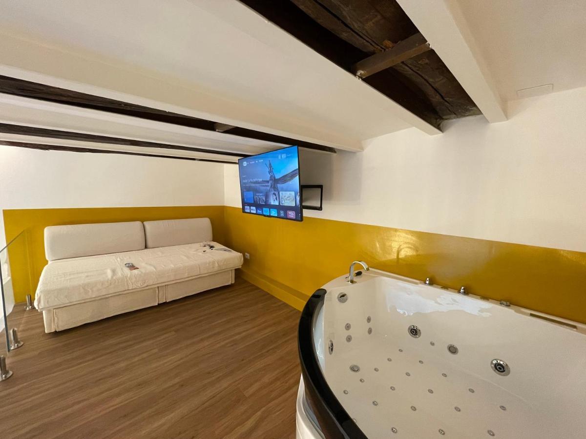 Tutt 'E Sant Luxury Rooms Neapel Exterior foto