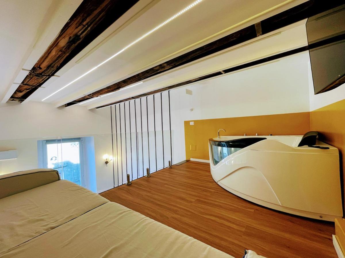 Tutt 'E Sant Luxury Rooms Neapel Exterior foto
